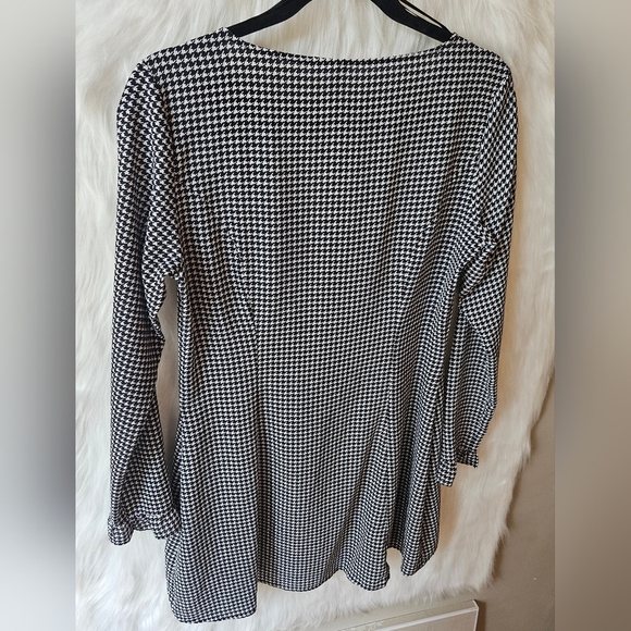 H&M Divided B&W Houndstooth Flared Button-Up Dress - Picture 4 of 7